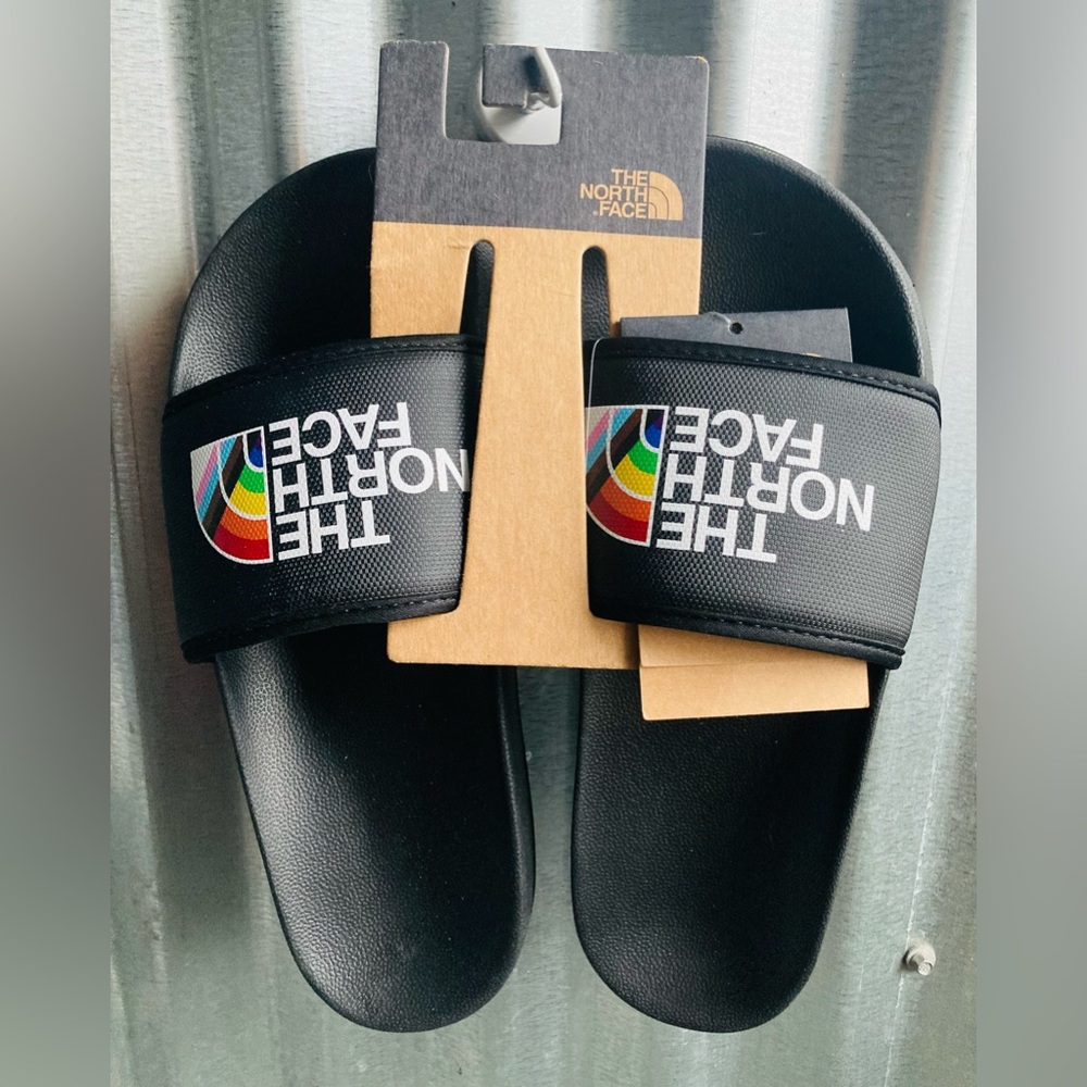 THE NORTH FACE Pride Slide - NWT!